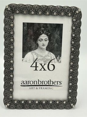 Aaron Brothers 4x6 Decorative Silver and gem Photo Frame